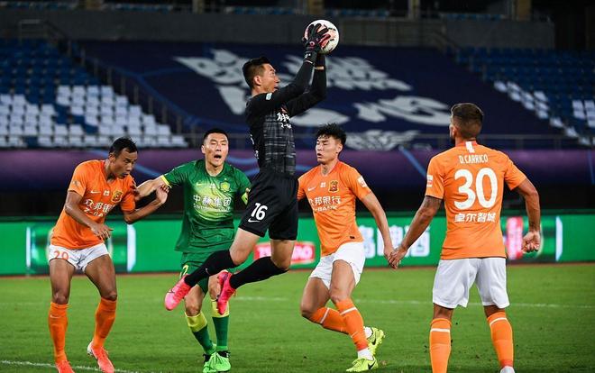 科莫2-0萨索洛连续12场不败，莫雷诺破门，尼科-帕斯献助攻（科莫2-0击退萨索洛豪取12场不败，莫雷诺破门，尼科-帕斯送助攻）