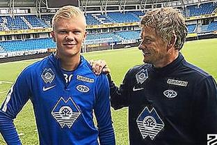 侯森：真不想看到一次次从门里捡球了；我们离不了球迷的支持