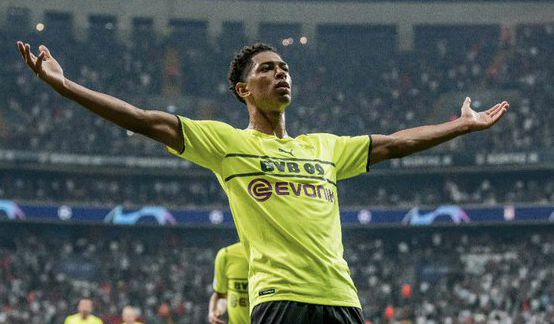 卡斯尔成马刺队史第三位在21岁以下得到30+10+5的球员（21岁前砍下30+10+5，卡斯尔成马刺史上第三人）