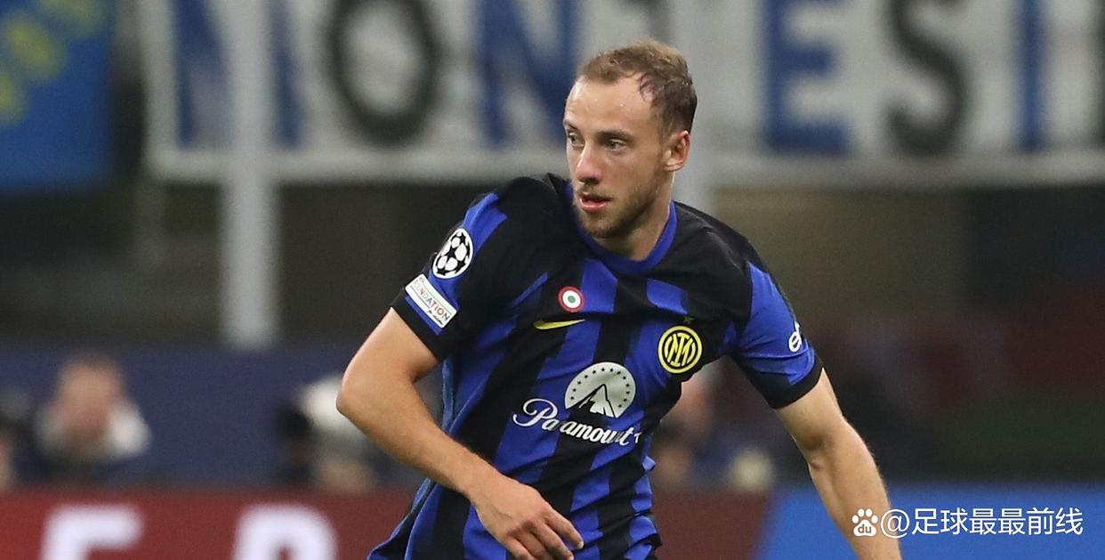 西媒：阿劳霍现身乌拉圭欢度圣诞，球队恢复训练后将归队（西媒：阿劳霍回乌拉圭过圣诞，球队重启训练后归队）