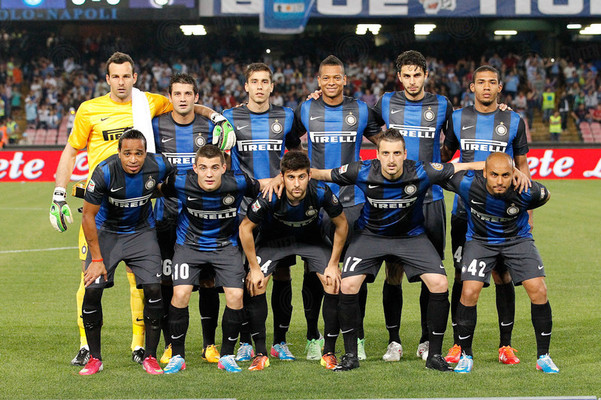 MVP👍对手疑似晕厥倒地，18岁武什科维奇火速救助，防止他窒息（展现MVP风范：对手疑似晕厥倒地，18岁武什科维奇火速施救避免窒息）