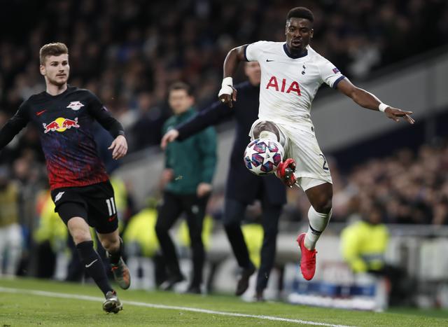 半场战报：斯洛伐克0-0北爱尔兰，双方破门乏术（半场快讯：斯洛伐克与北爱尔兰互交白卷，比分0-0）