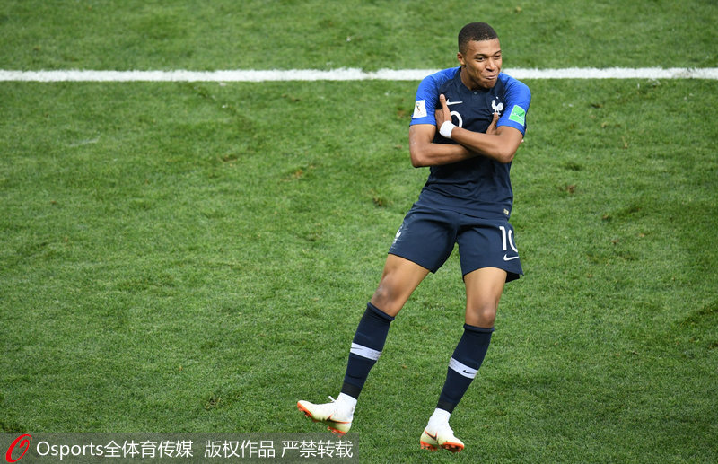 德甲战报：凯恩替补登场戴帽，拜仁5-0狂胜十人斯图加特