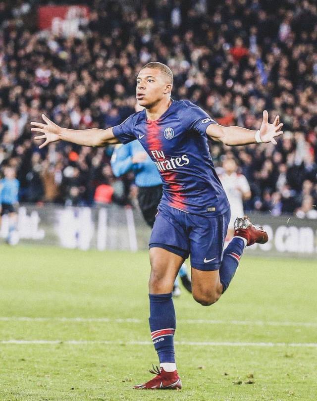 阿森纳签下厄瓜多尔双胞胎球员，未来有望助力球队夺冠，彰显俱乐部长期发展策略。（阿森纳官宣引进厄瓜多尔双胞胎新星，助力冲冠并凸显俱乐部长远布局）