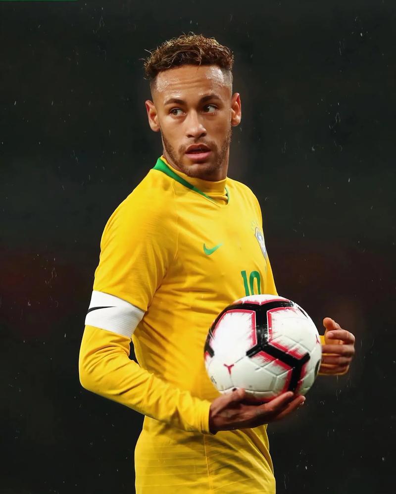 巴尔韦德：佩戴队长袖标的感觉很棒，感谢队友和教练组的支持（巴尔韦德：荣幸佩戴队长袖标，感谢队友与教练组的支持）