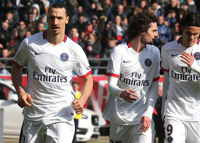 于根伟考察收官战主场场地：前些天草皮一直在开地暖加紧养护（于根伟实地查看收官战主场：草皮此前持续开启地暖加速养护）