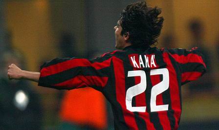 科里纳：正讨论足球中教练喊暂停的可能性，努力寻找解决方案（科里纳：探讨在足球比赛引入教练暂停，正积极寻求可行方案）