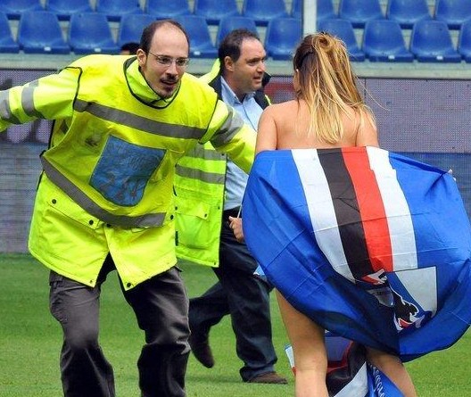 官方：22岁195cm前锋大卫相泽加盟神户胜利船（神户胜利船官宣签下22岁、身高195cm的前锋大卫相泽）