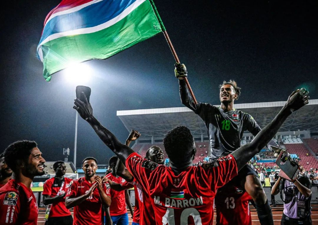 德劳伦蒂斯：在我们这个破主场里，一场只能赚300万欧（德劳伦蒂斯抱怨主场收入：每场仅300万欧）