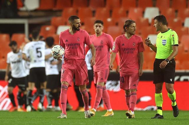 宫斗升级！萨拉赫：难以置信，我被当成替罪羊，有人不想我留下（内斗升级！萨拉赫直言：不可思议，我成了背锅者，有人不愿我留队）