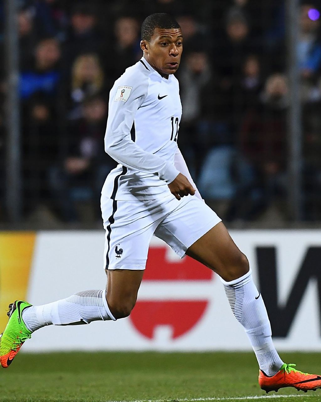 拉菲尼亚评巴萨历史巴西球员TOP5：内马尔居首，小罗第二（拉菲尼亚盘点巴萨史上巴西球员前五：内马尔第一，小罗第二）